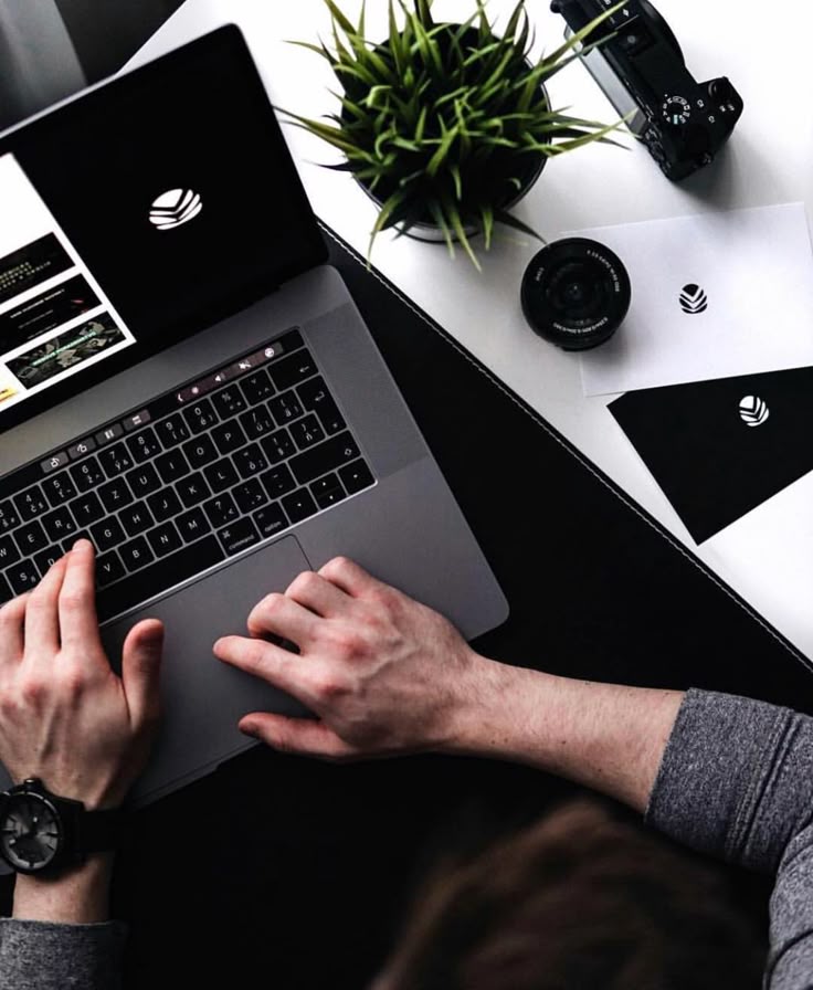 Detaillierte Aufnahme einer Welle oder fließenden Bewegung